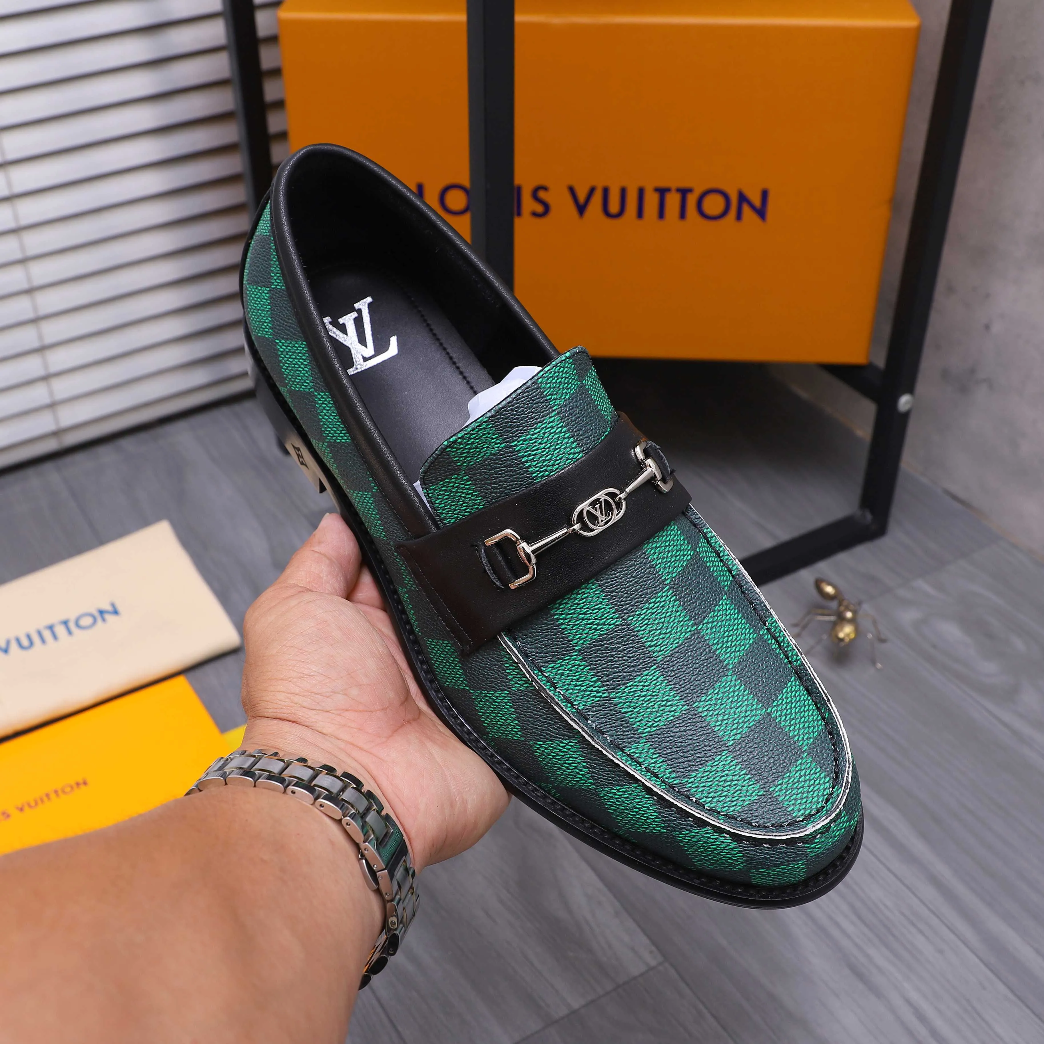 Men's shoes 💰660 Product trademark: LV [Louis Vuitton] business casual slip-on leather shoes, regular size. Size: 39-44 (38.45 custom-made, non-returnable) Product materials: Selected classic plaid upper, cowhide lining, original outsole